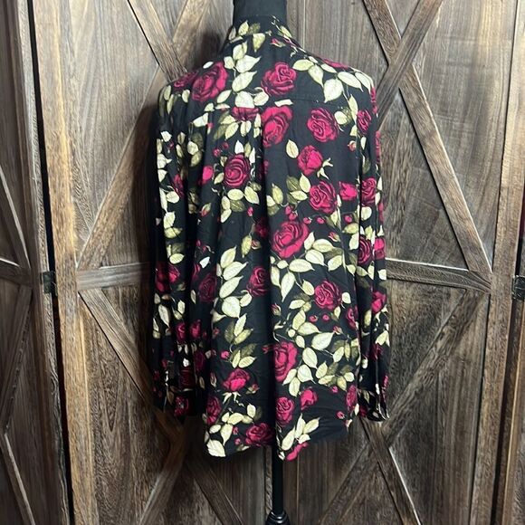 Rock & Republic button up top - Picture 4 of 7